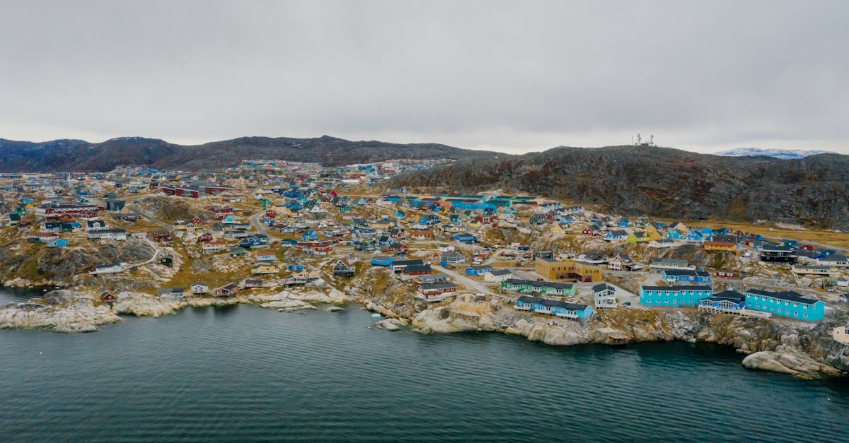 découvrez les défis auxquels sont confrontées les communautés arctiques, notamment les impacts du changement climatique, l'évolution des modes de vie, et les enjeux socio-économiques. plongez dans les réalités de ces territoires fragiles et apprenez comment ces populations s'adaptent et luttent pour préserver leur culture et leur environnement.