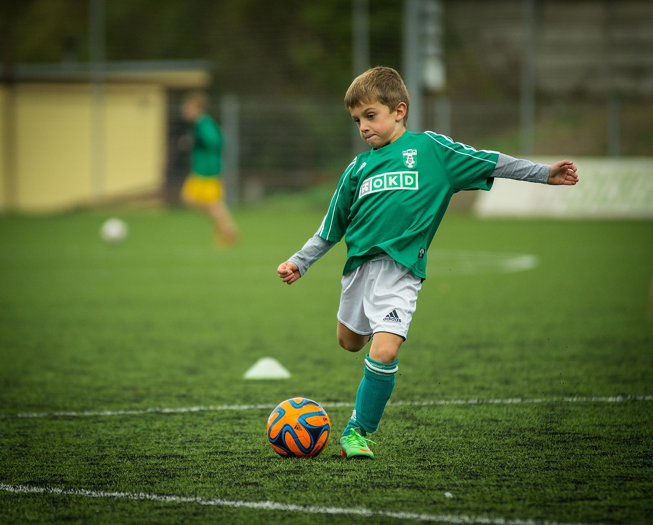 découvrez les menaces auxquelles sont confrontés les amateurs de football, des risques de blessures aux problèmes liés à la sécurité sur et en dehors du terrain. informez-vous sur les façons de prévenir et de gérer ces défis pour profiter pleinement de votre passion pour le football.